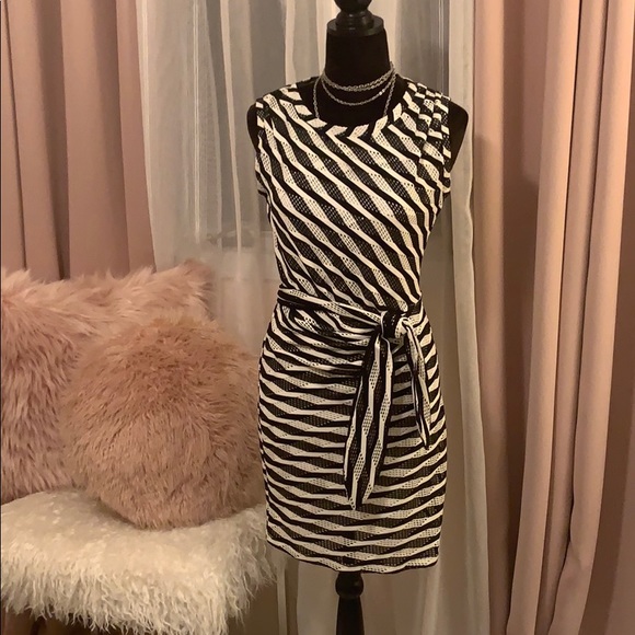 Guess Dresses & Skirts - Adorable Guess Dress 🖤